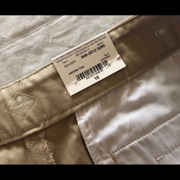 St. John's Bay Women's Khaki Capri Pants Sz 16 NWT - Picture 7 of 9